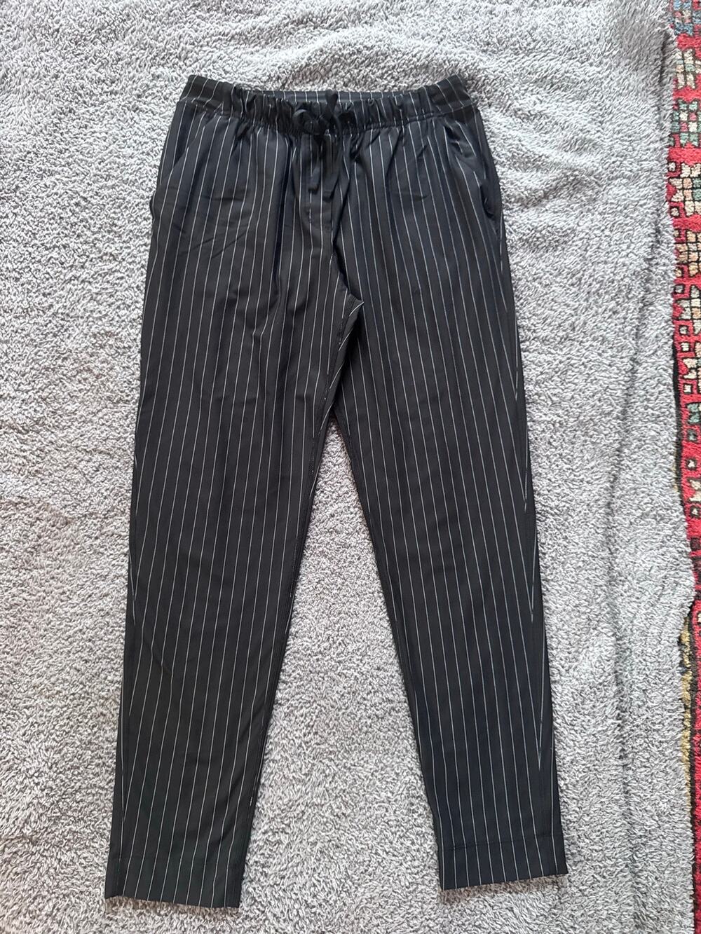 Lululemon drawstring stretchy joggers women’s sz s black white stripe